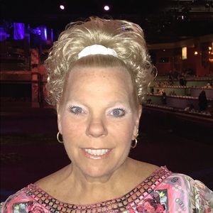 Meet your Posher, Carrie